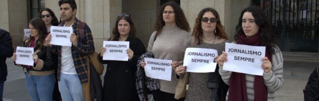 Estudantes de jornalismo em protesto