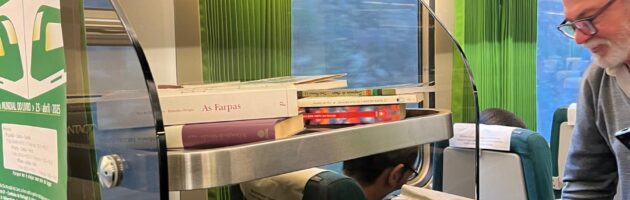 Ler Sobre Carris: quando os livros seguem viagem
