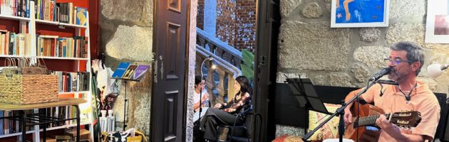 Livraria e Café Tertúlia realiza campanha do agasalho