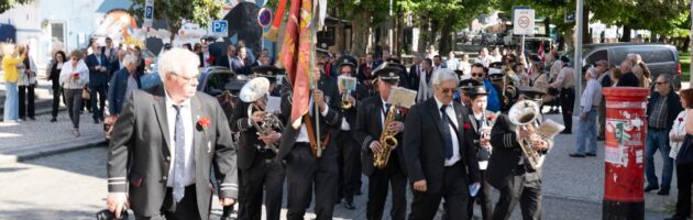Arruada assinala o 25 de Abril nas ruas da Covilhã